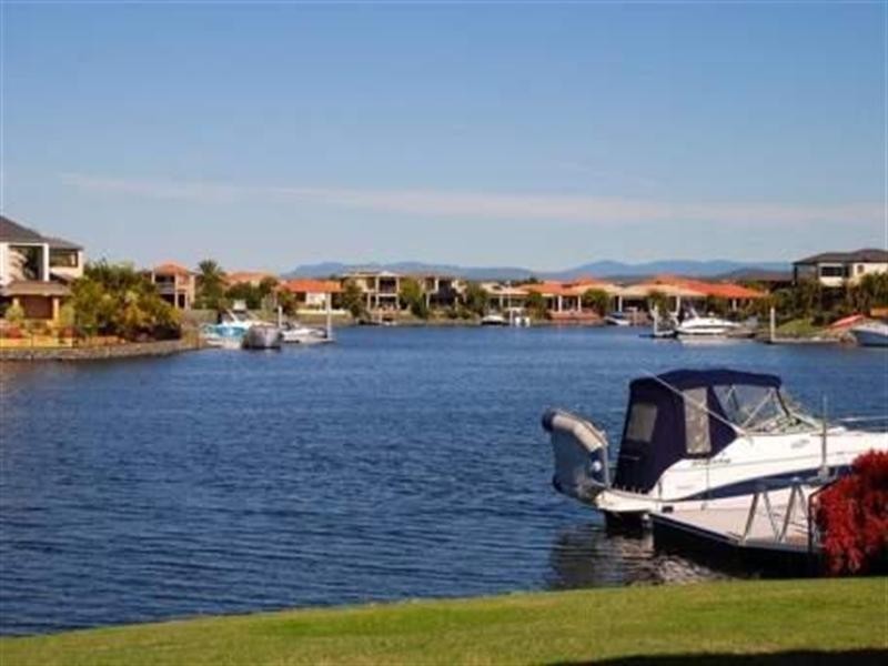 22 The Peninsula, Helensvale QLD 4212