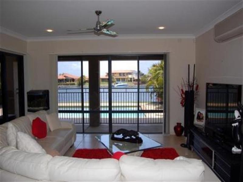 22 The Peninsula, Helensvale QLD 4212