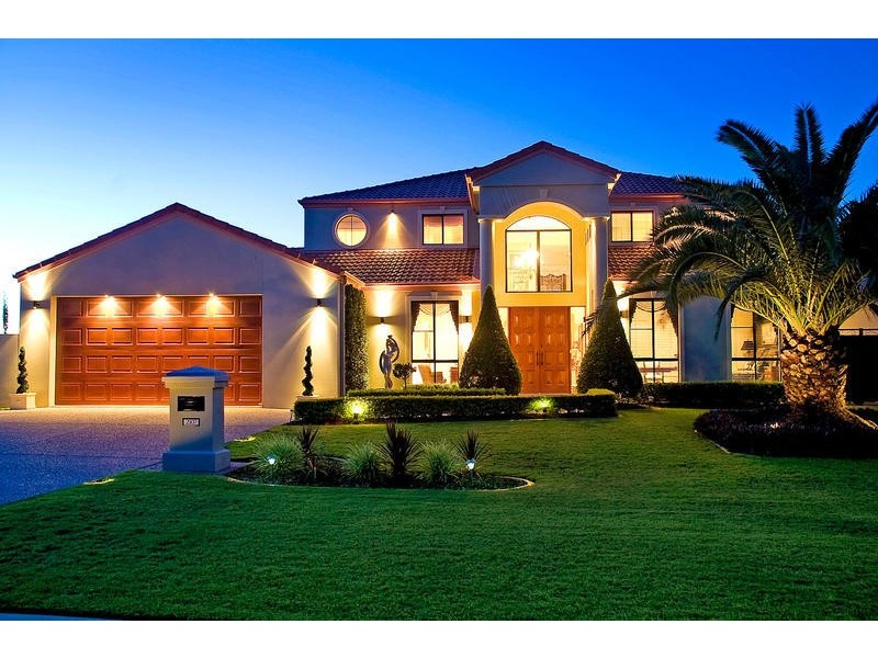 2107 Carlton Close, Hope Island QLD 4212