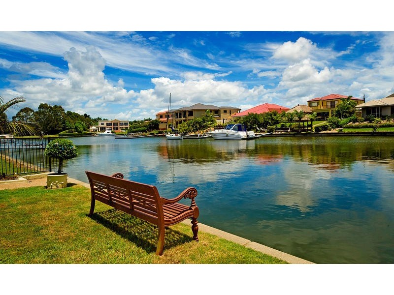 2107 Carlton Close, Hope Island QLD 4212