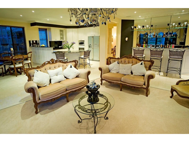 2107 Carlton Close, Hope Island QLD 4212