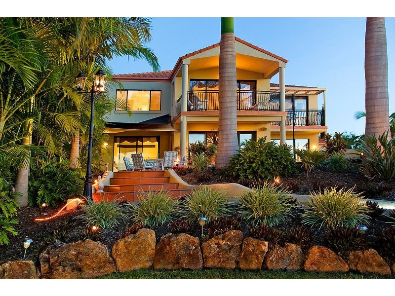 2107 Carlton Close, Hope Island QLD 4212