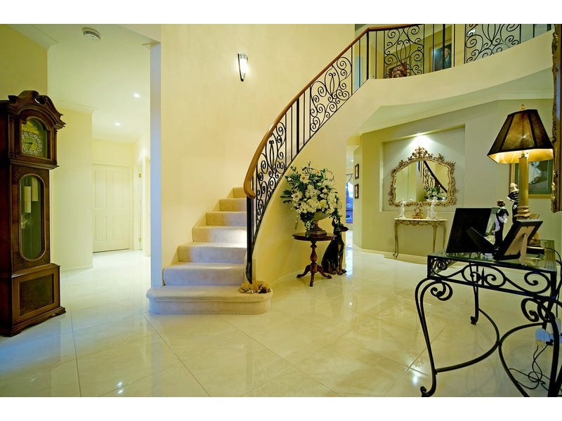 2107 Carlton Close, Hope Island QLD 4212