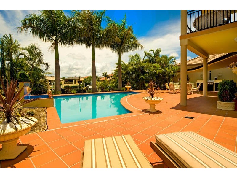 2107 Carlton Close, Hope Island QLD 4212