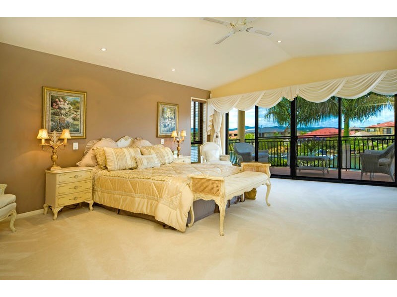 2107 Carlton Close, Hope Island QLD 4212