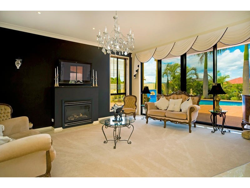 2107 Carlton Close, Hope Island QLD 4212