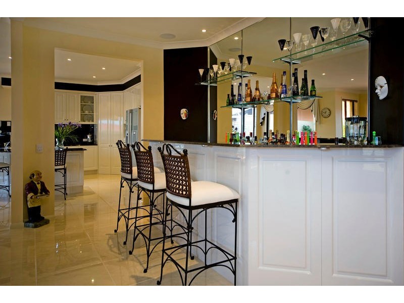 2107 Carlton Close, Hope Island QLD 4212