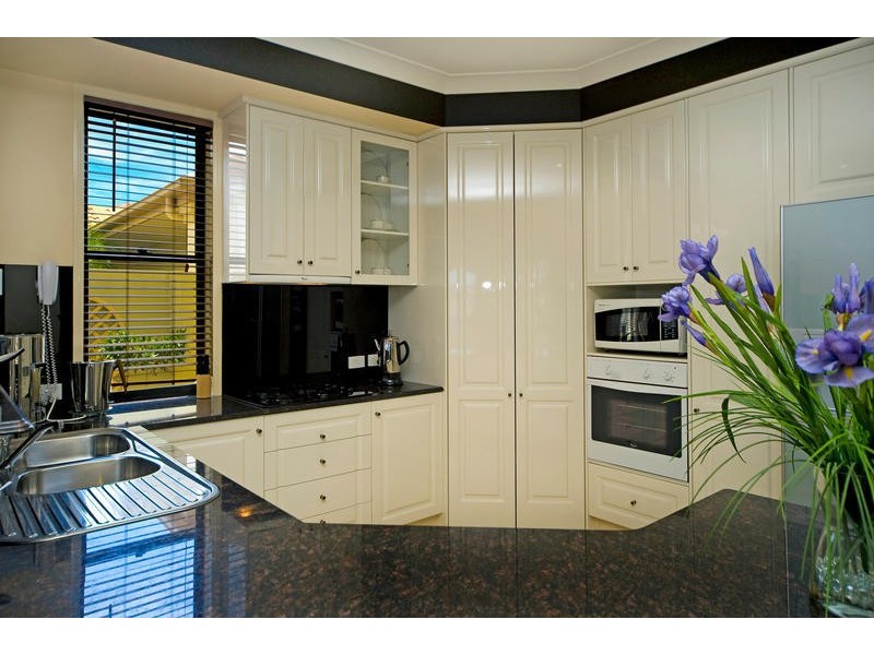 2107 Carlton Close, Hope Island QLD 4212