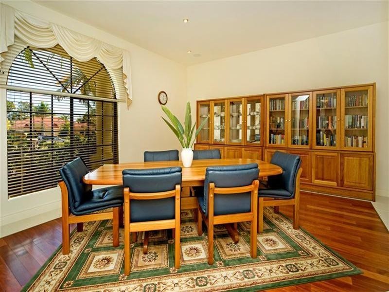 3163 Riverleigh Drive, Hope Island QLD 4212