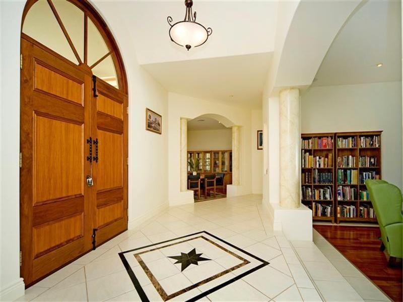 3163 Riverleigh Drive, Hope Island QLD 4212