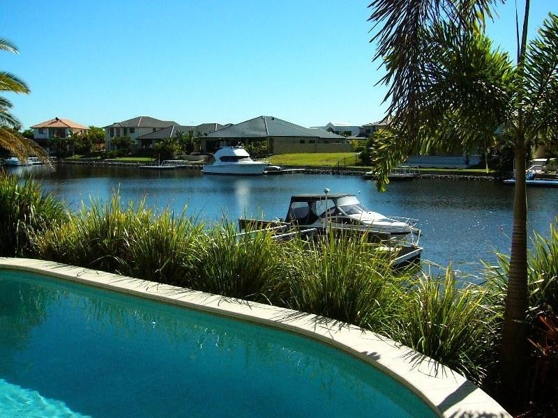 9 Pipers Point, Hope Island QLD 4212