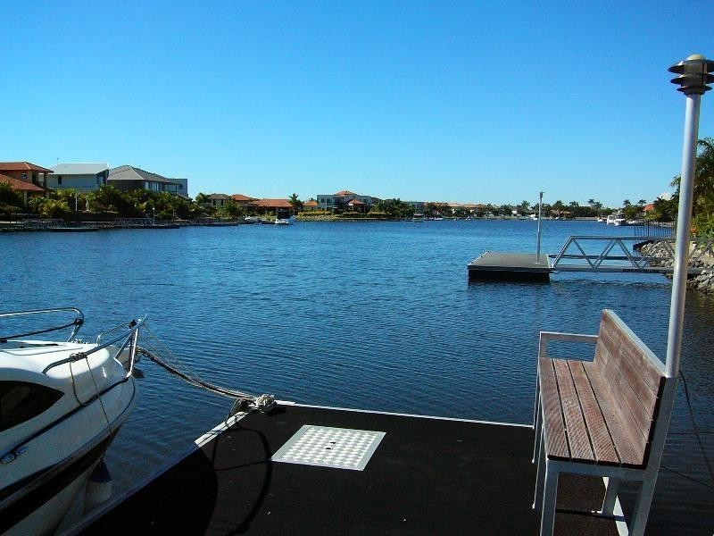 9 Pipers Point, Hope Island QLD 4212