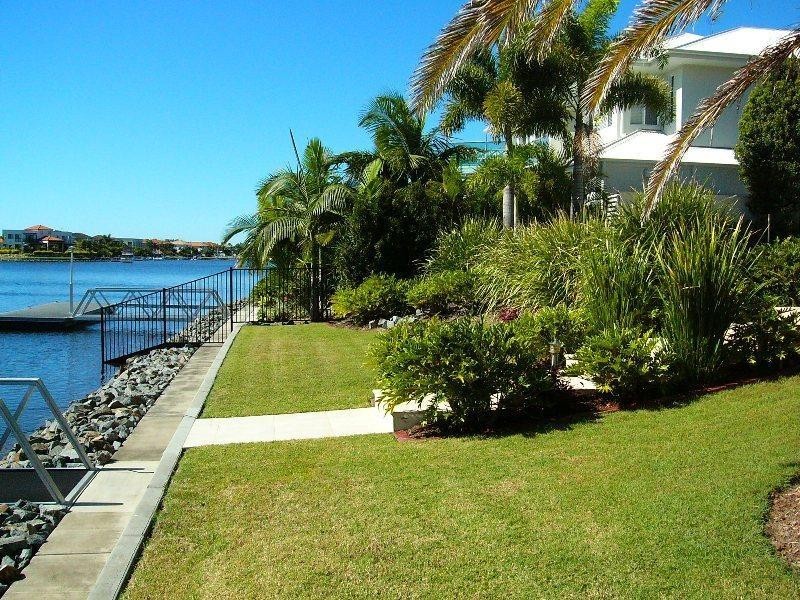 9 Pipers Point, Hope Island QLD 4212