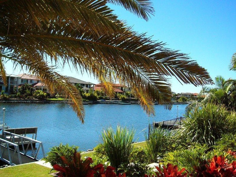 9 Pipers Point, Hope Island QLD 4212