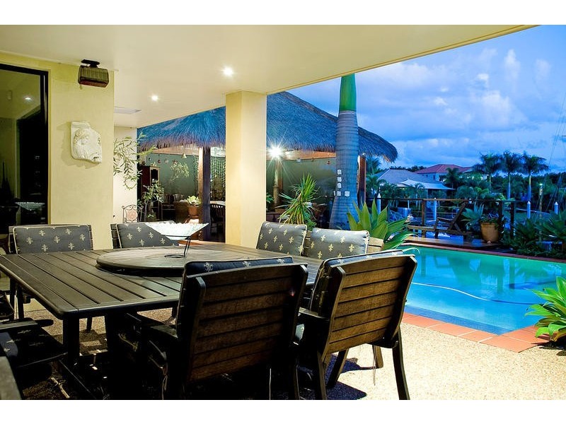 2114 Fernlea Close, Hope Island QLD 4212