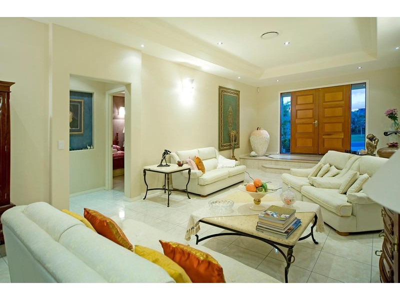 2114 Fernlea Close, Hope Island QLD 4212