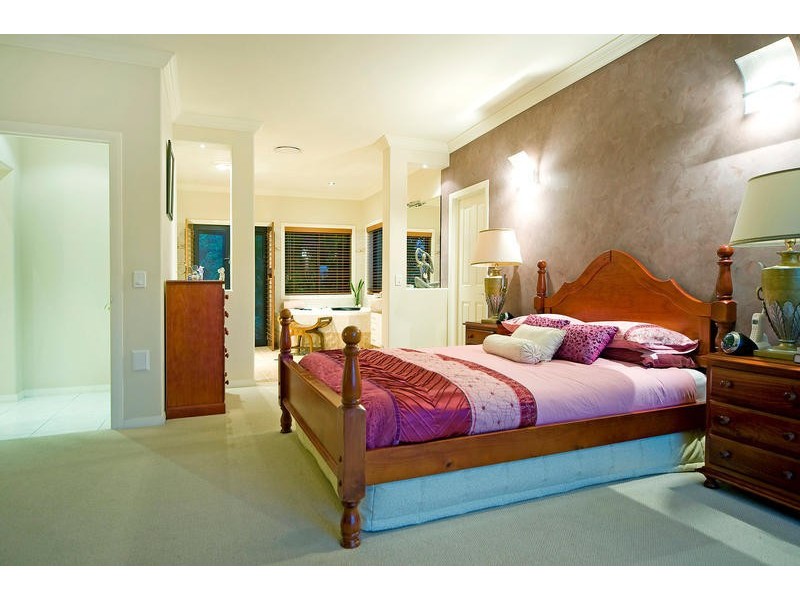 2114 Fernlea Close, Hope Island QLD 4212