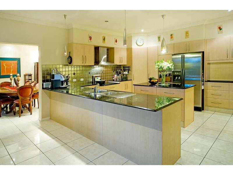 2114 Fernlea Close, Hope Island QLD 4212