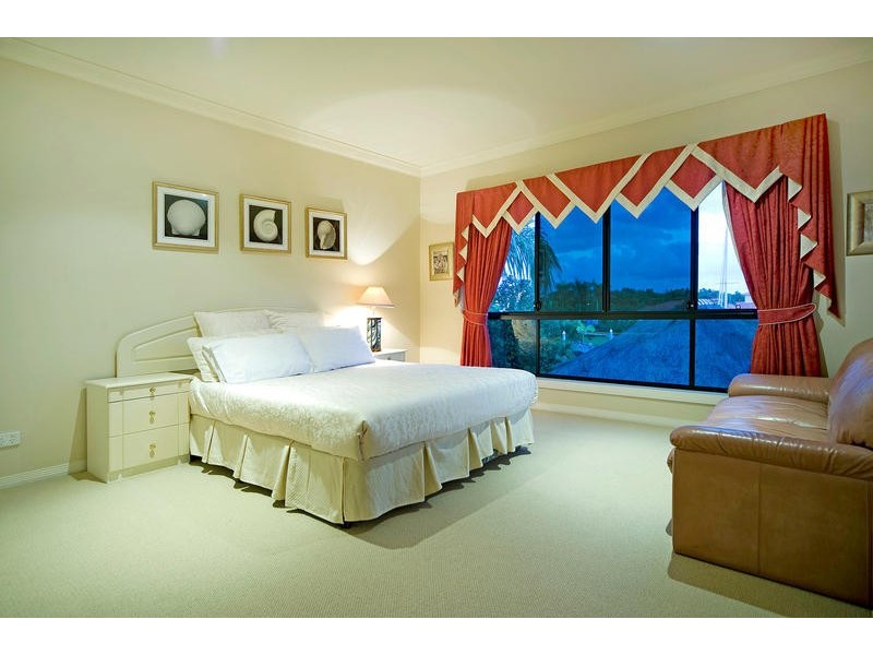 2114 Fernlea Close, Hope Island QLD 4212