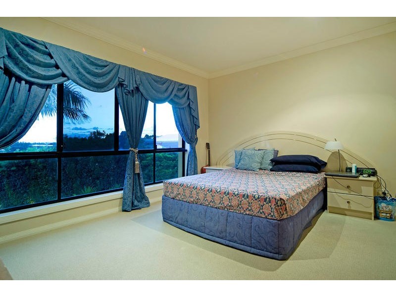 2114 Fernlea Close, Hope Island QLD 4212