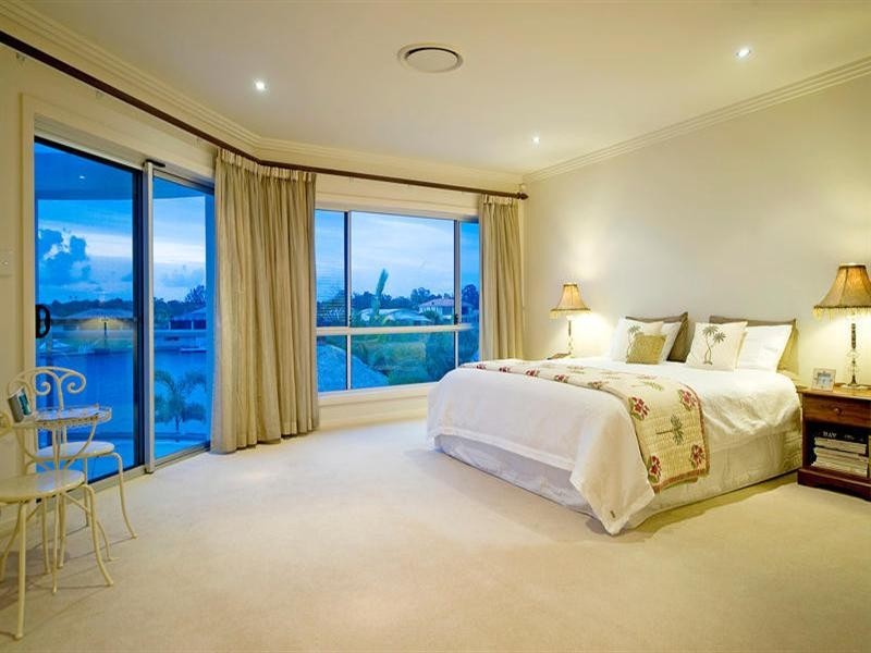 16 Eastpark Waters, Helensvale QLD 4212