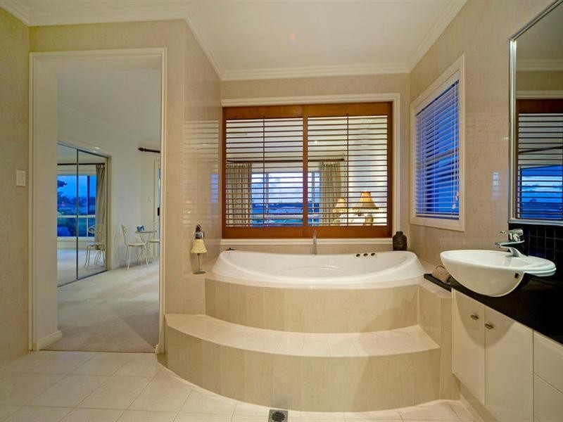 16 Eastpark Waters, Helensvale QLD 4212