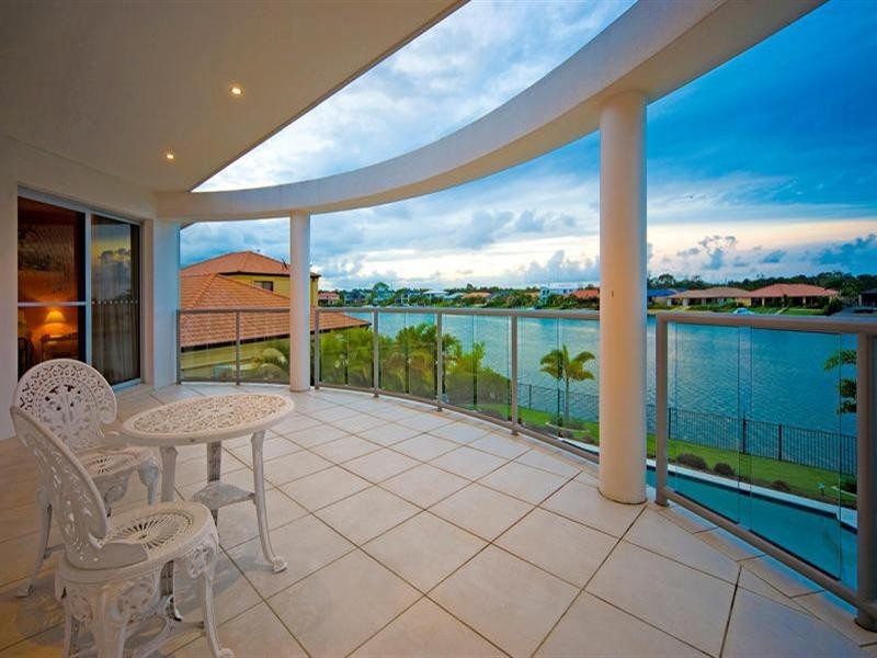 16 Eastpark Waters, Helensvale QLD 4212