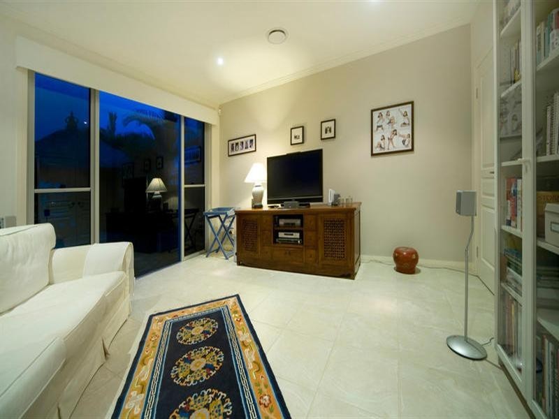 16 Eastpark Waters, Helensvale QLD 4212