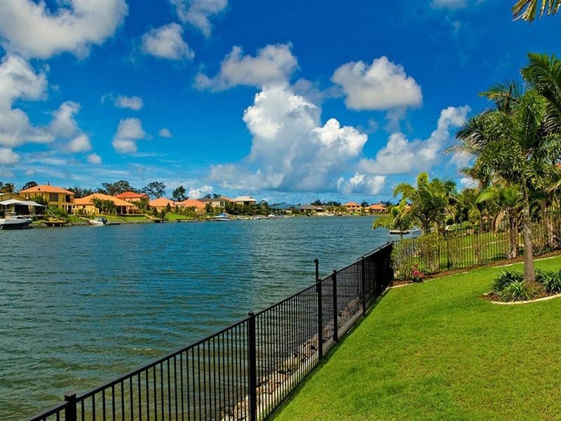 16 Eastpark Waters, Helensvale QLD 4212