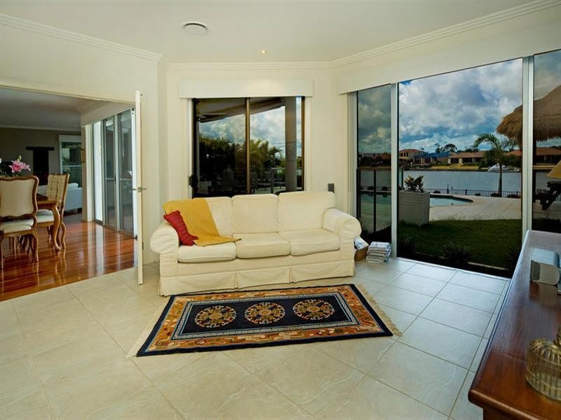 16 Eastpark Waters, Helensvale QLD 4212