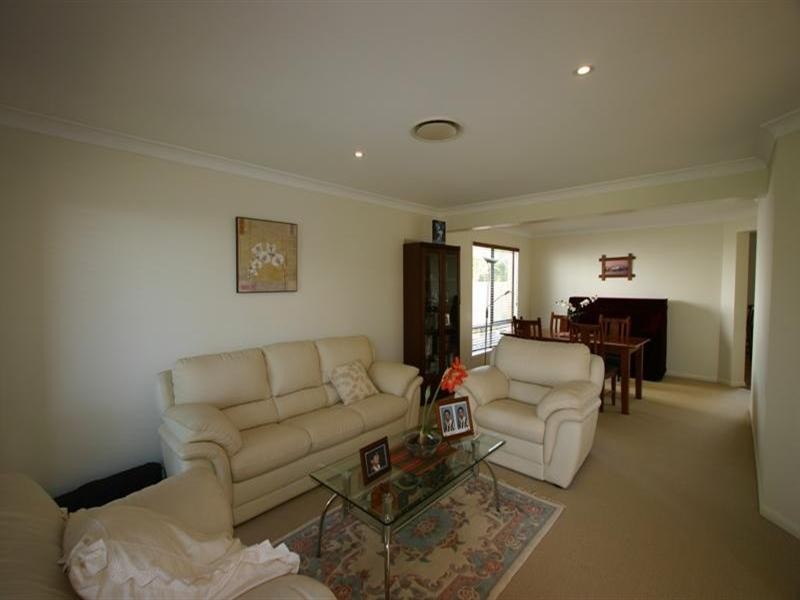 5 Calmwater Crescent, Hope Island QLD 4212