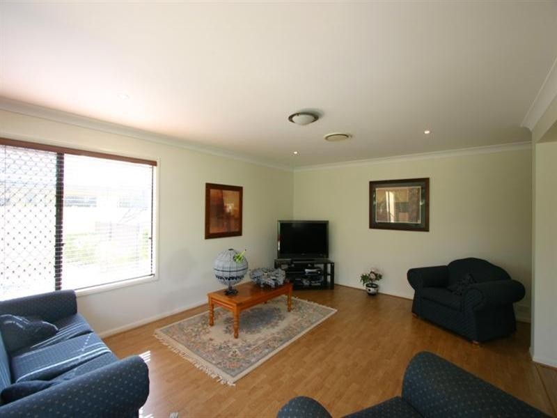 5 Calmwater Crescent, Hope Island QLD 4212