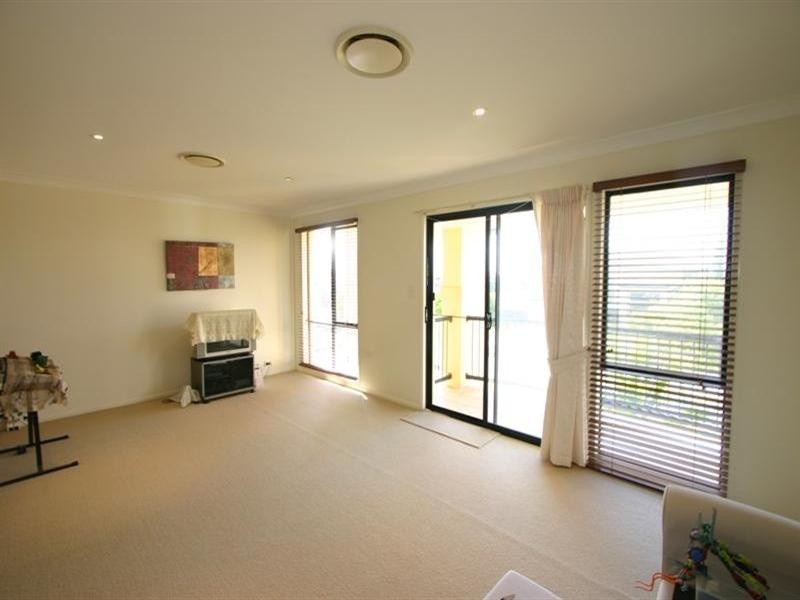 5 Calmwater Crescent, Hope Island QLD 4212