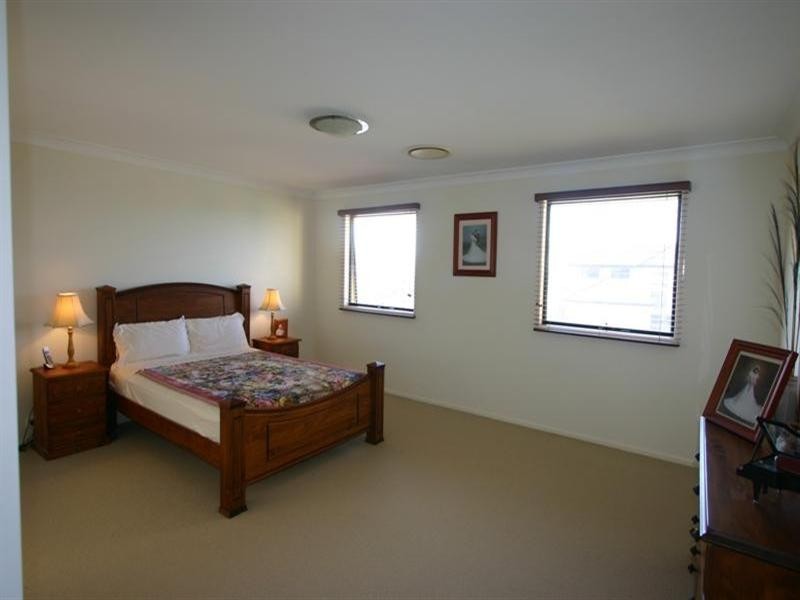 5 Calmwater Crescent, Hope Island QLD 4212