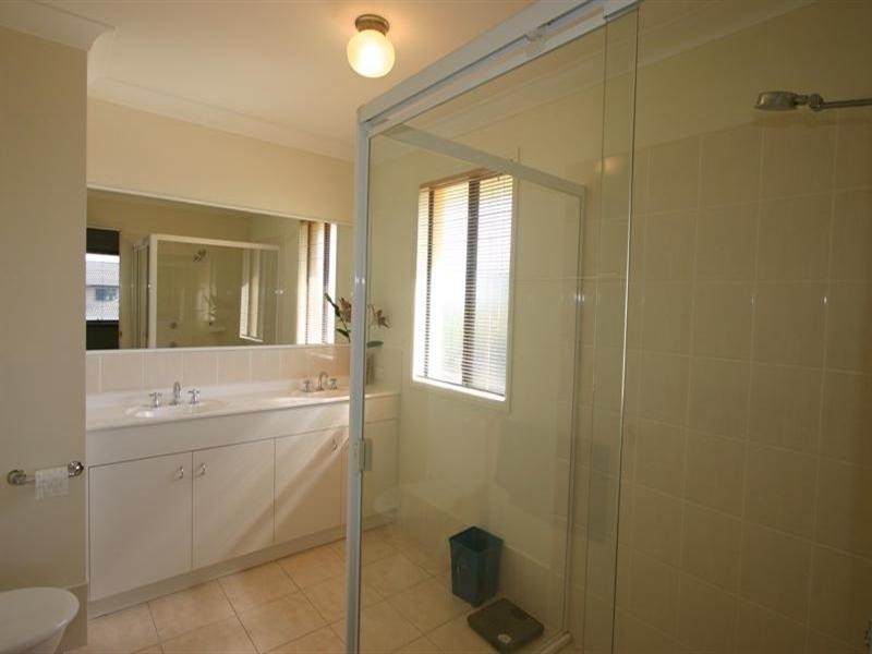 5 Calmwater Crescent, Hope Island QLD 4212