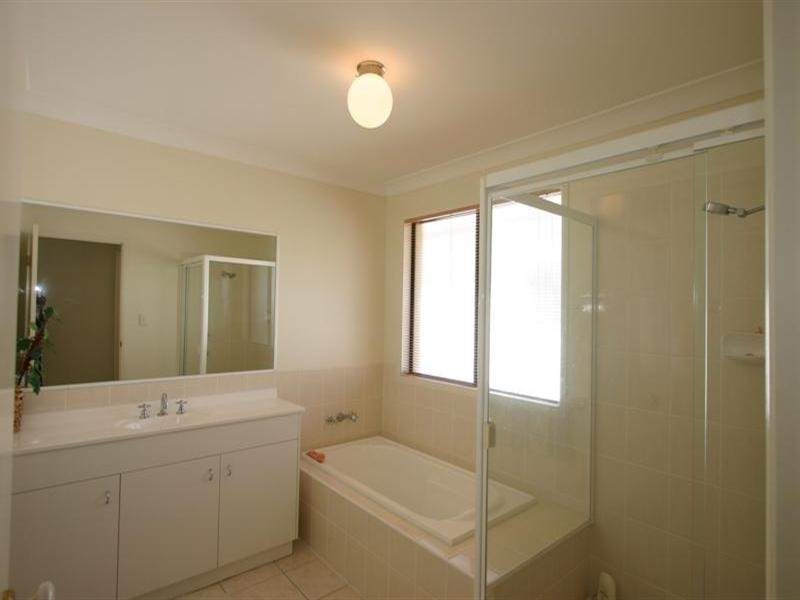 5 Calmwater Crescent, Hope Island QLD 4212