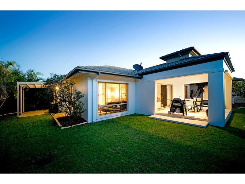 2036 Carlton Drive, Hope Island QLD 4212