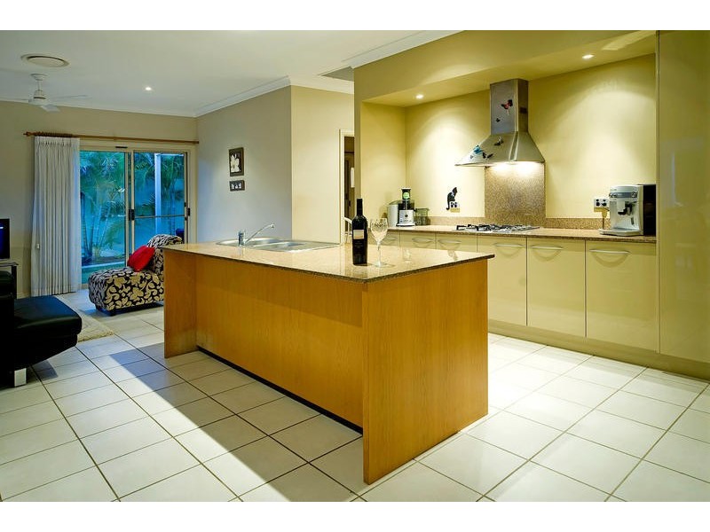 2036 Carlton Drive, Hope Island QLD 4212