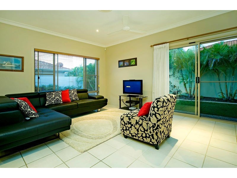 2036 Carlton Drive, Hope Island QLD 4212