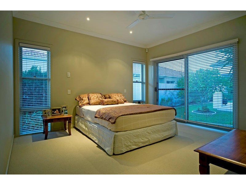 2036 Carlton Drive, Hope Island QLD 4212