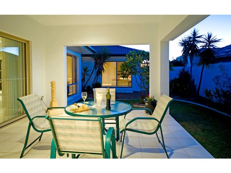 2036 Carlton Drive, Hope Island QLD 4212