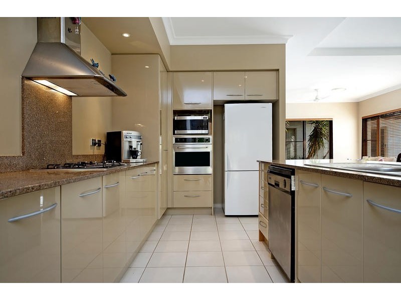 2036 Carlton Drive, Hope Island QLD 4212