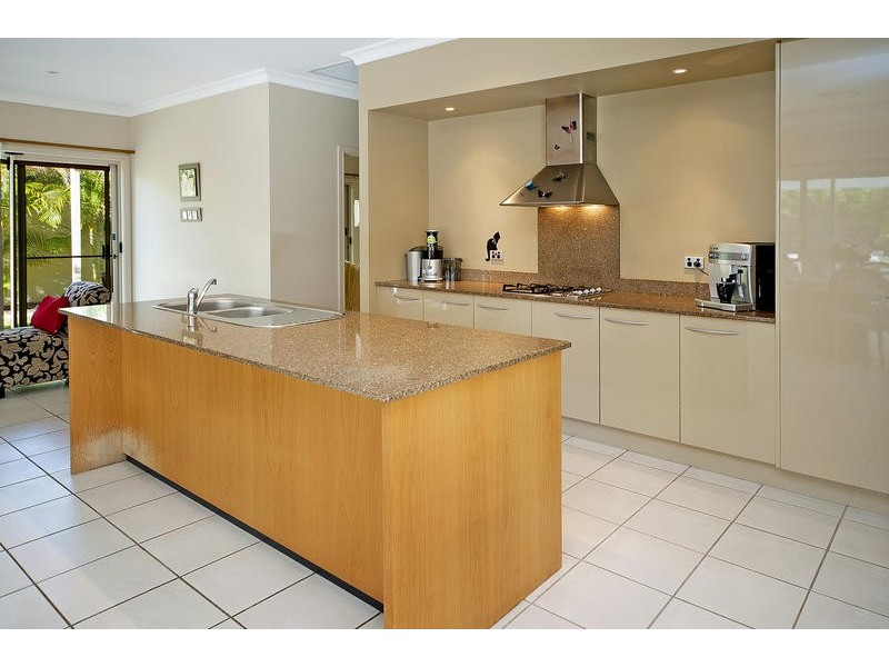 2036 Carlton Drive, Hope Island QLD 4212