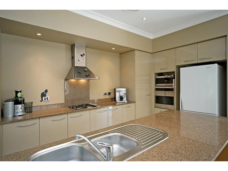 2036 Carlton Drive, Hope Island QLD 4212