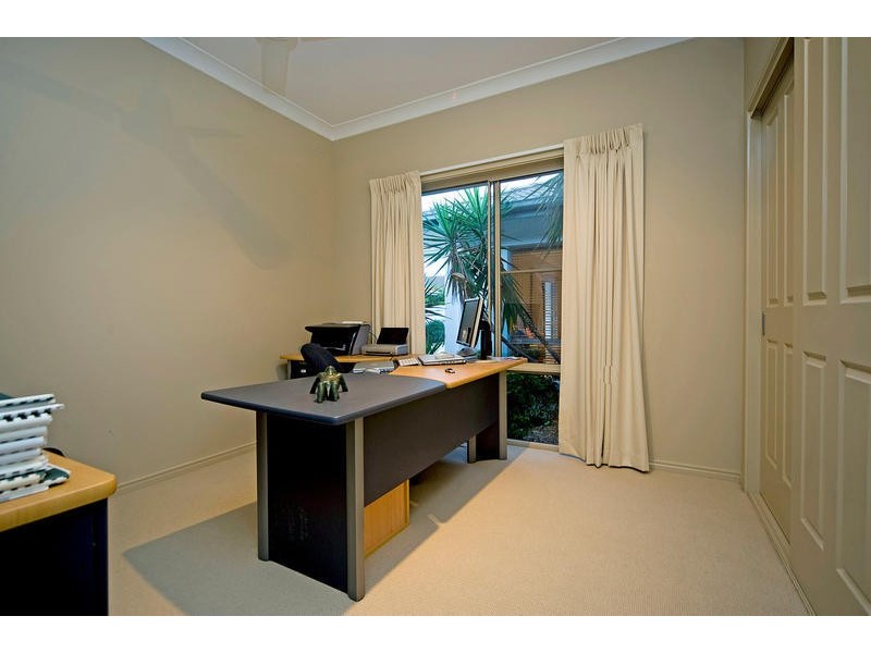 2036 Carlton Drive, Hope Island QLD 4212