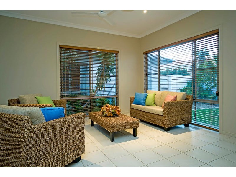 2036 Carlton Drive, Hope Island QLD 4212