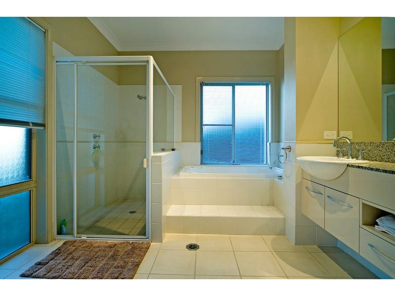 2036 Carlton Drive, Hope Island QLD 4212