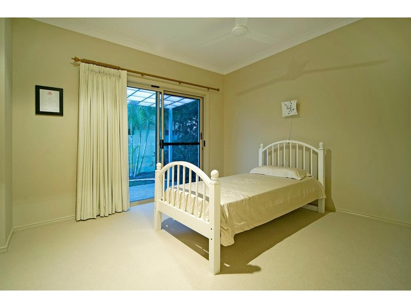 2036 Carlton Drive, Hope Island QLD 4212