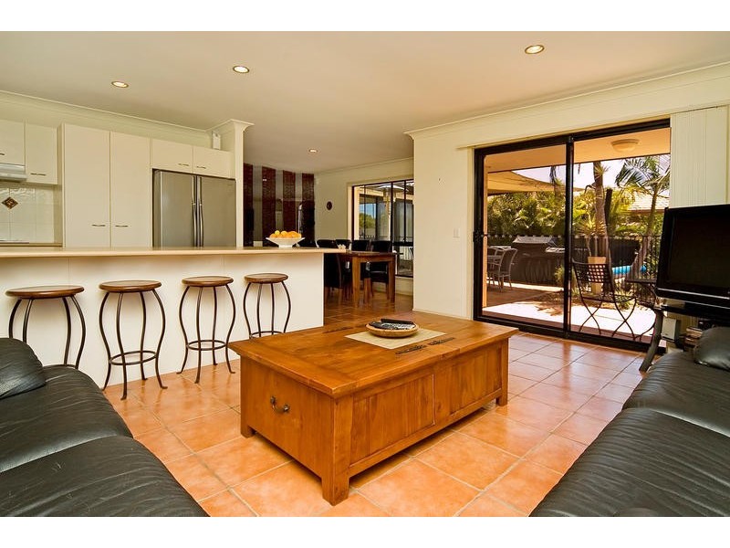 15 Audrey Avenue, Helensvale QLD 4212