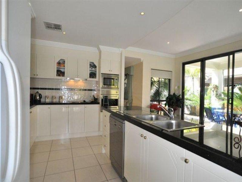 2571 Cressbrook Drive, Hope Island QLD 4212